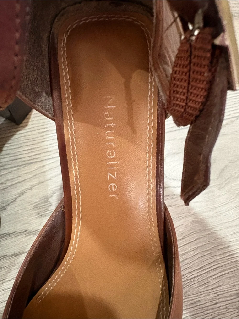 Vintage Y2K Naturalizer Tan Brown Leather Ankle-Strap Block Heel Pumps